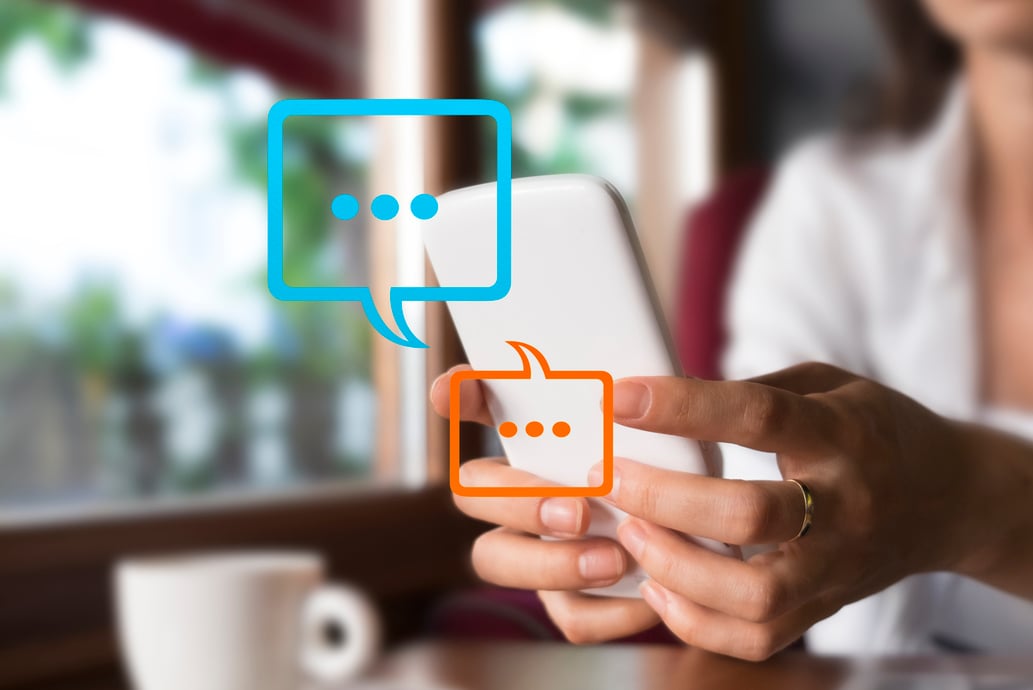 eCommerce customer using live chat customer service on their smartphone